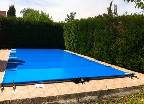 Bâche à barres pour piscine enterrée